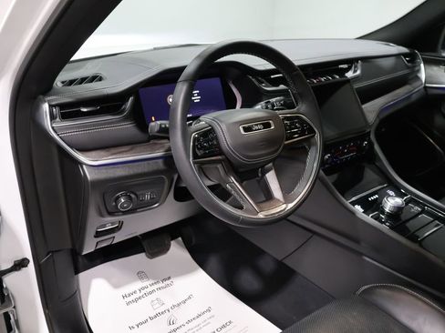 Used 2023 Jeep Grand Cherokee Overland w/ Luxury Tech Group IV image 16