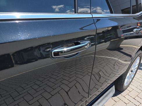 Used 2024 Chevrolet Tahoe Premier AWD/4WD image 12
