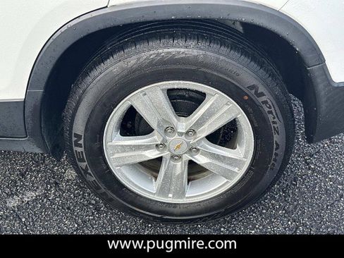 Used 2017 Chevrolet Trax LT w/ LT Convenience Package image 19