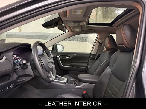 Used 2022 Toyota RAV4 XLE Premium AWD/4WD image 6