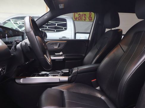 Used 2020 Mercedes-Benz GLB 250 GLB 250 w/ Premium Package image 17