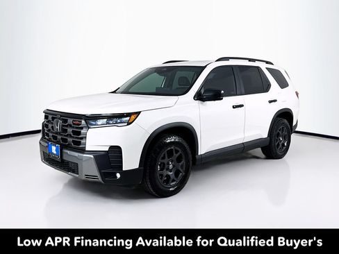 Used 2026 Honda Pilot TrailSport image 3