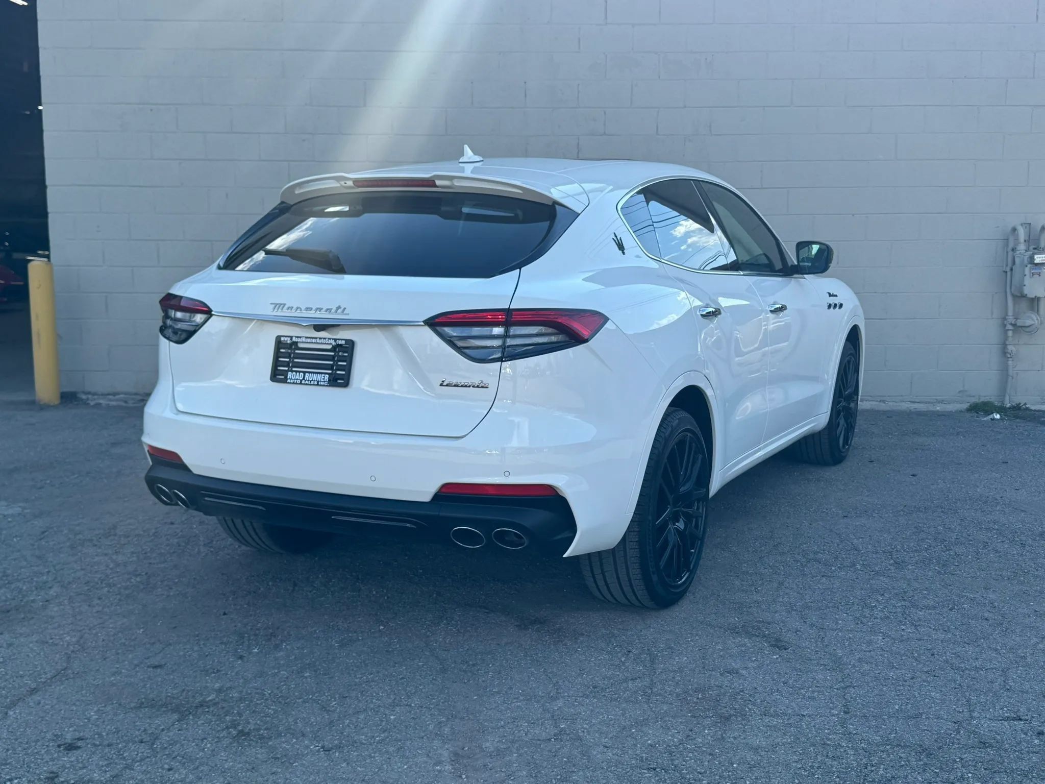 Used 2024 Maserati Levante Modena Ultima AWD/4WD image 6