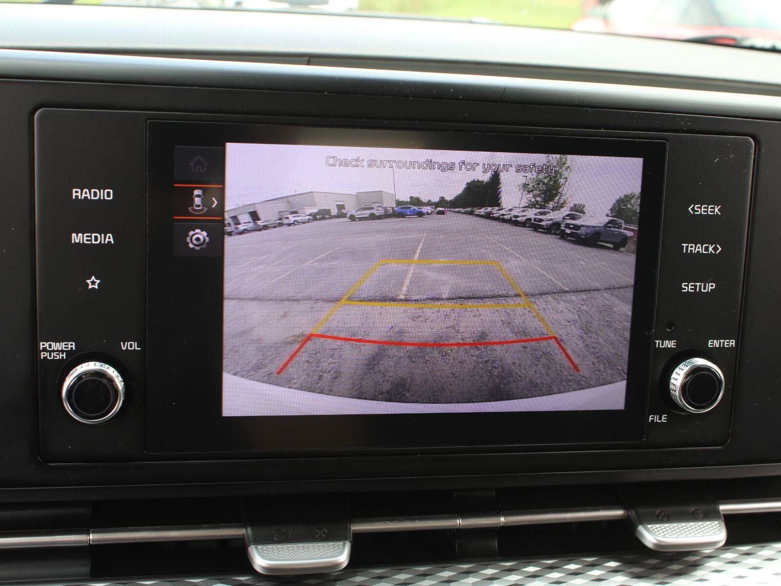 Used 2024 Kia Carnival LX FWD image 13