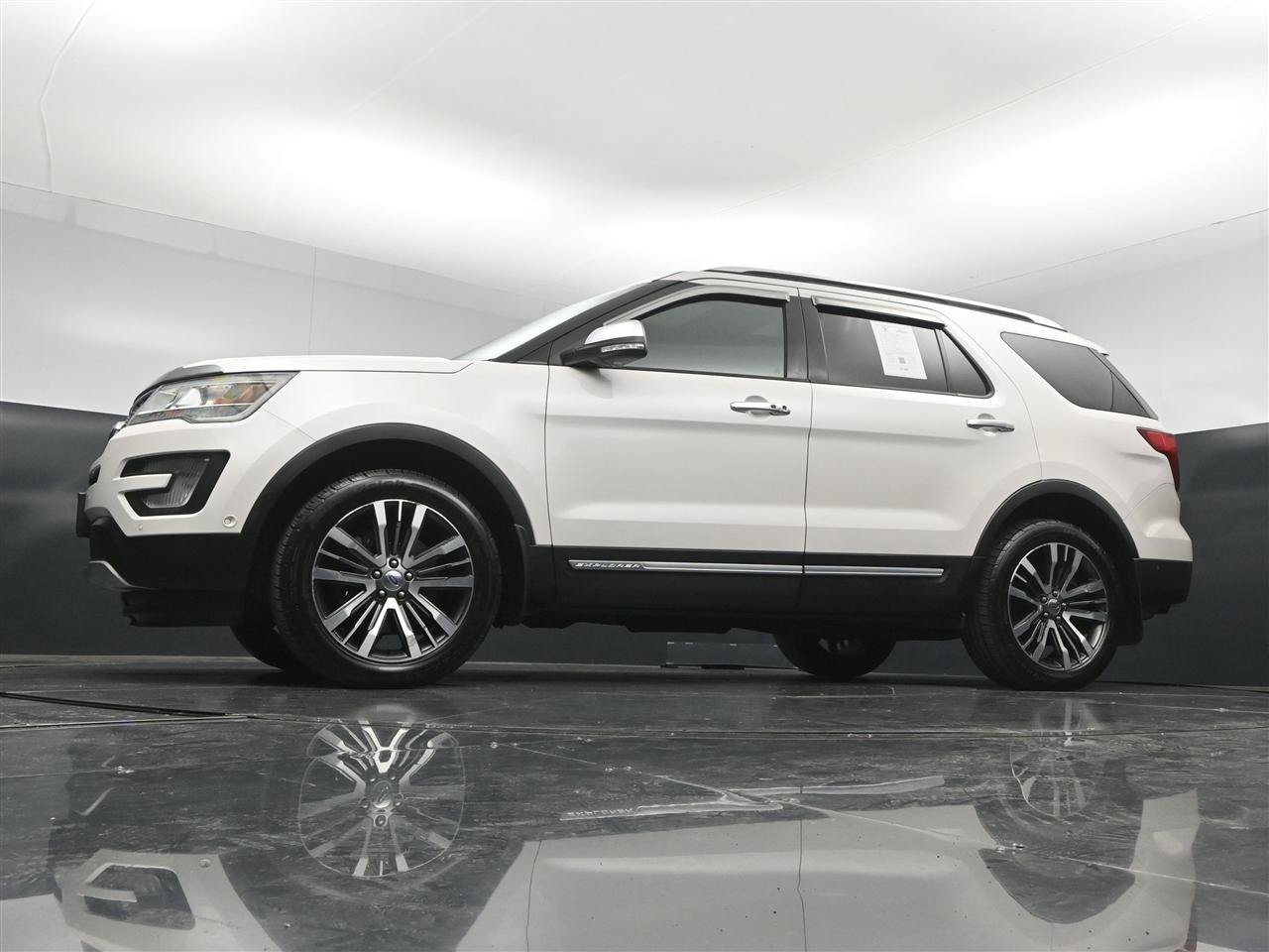 Used 2017 Ford Explorer Platinum AWD/4WD image 27