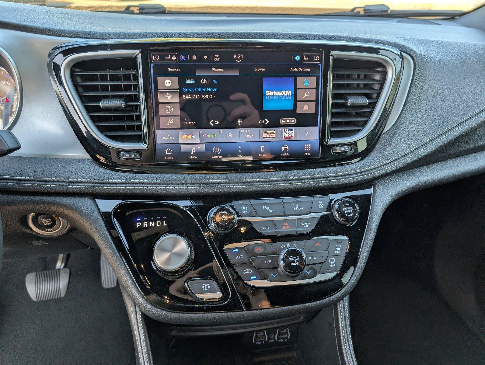 Used 2025 Chrysler Pacifica Limited FWD image 18