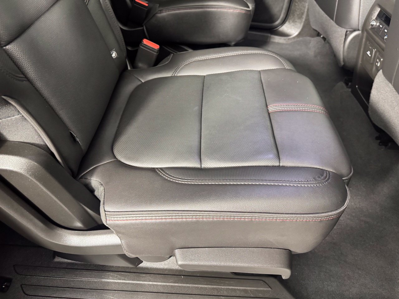Used 2023 Chevrolet Traverse RS AWD/4WD image 40