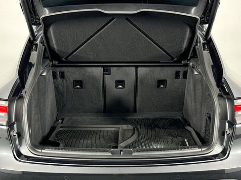 Used 2022 Porsche Macan image 43