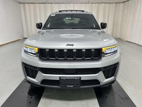 New 2026 Jeep Grand Cherokee Altitude AWD/4WD image 3