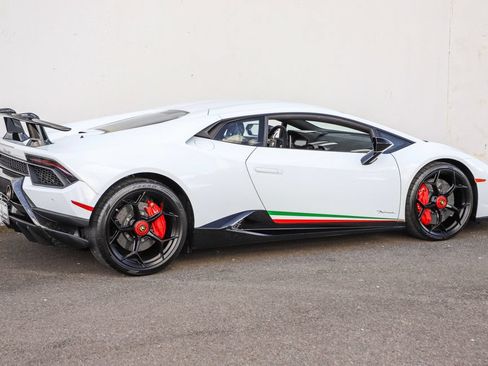 Used 2018 Lamborghini Huracan Performante AWD/4WD image 5