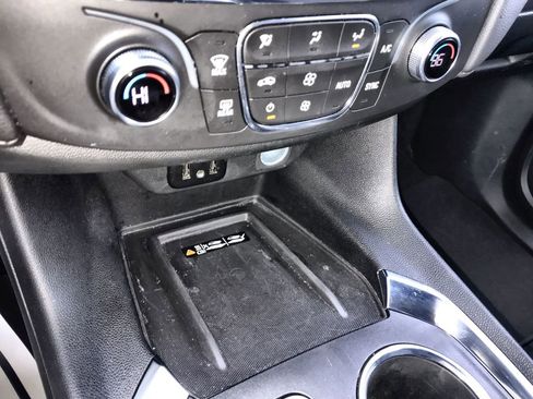 Used 2023 Chevrolet Traverse LT FWD image 18