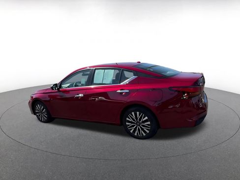Used 2025 Nissan Altima 2.5 SV FWD image 10