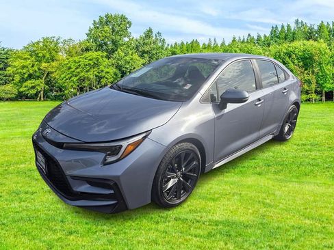 Used 2024 Toyota Corolla XSE FWD image 4