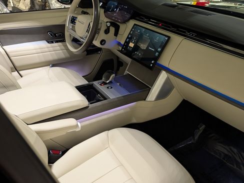 Used 2024 Land Rover Range Rover SV image 29