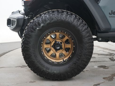 Used 2024 Jeep Wrangler Willys image 30