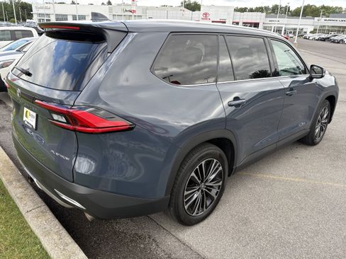 Used 2024 Toyota Grand Highlander AWD Hybrid image 6