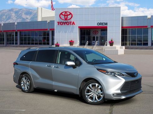 Used 2024 Toyota Sienna Platinum image 1