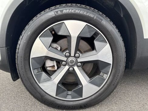 Certified 2025 Volvo XC40 B5 Plus AWD/4WD image 9