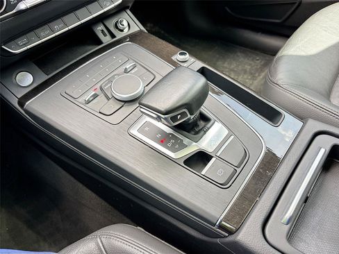 Used 2020 Audi Q5 2.0T Premium w/ Convenience Package AWD/4WD image 16