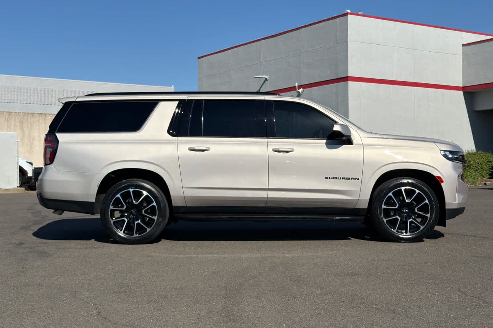 Used 2021 Chevrolet Suburban RST AWD/4WD image 6