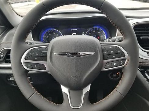 New 2026 Chrysler Pacifica Pinnacle w/ Trailer Tow Group FWD image 15