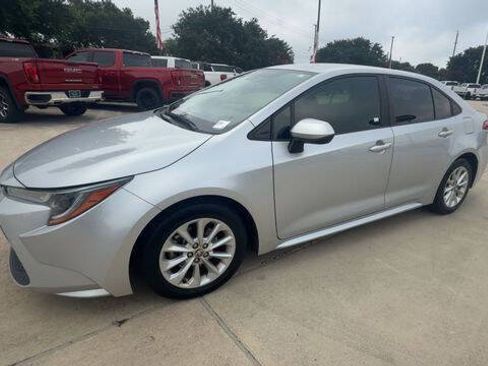Used 2022 Toyota Corolla LE w/ LE Convenience Package FWD image 4