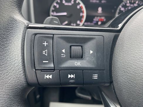 Used 2022 Nissan Rogue SV image 25