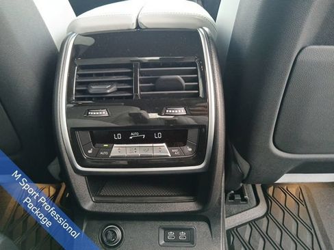 Used 2026 BMW X7 xDrive40i AWD/4WD image 16