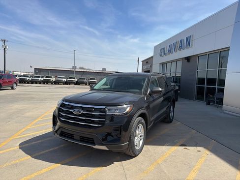 New 2026 Ford Explorer Active AWD/4WD image 3