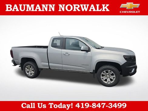 Used 2017 Chevrolet Colorado LT w/ LT Convenience Package RWD image 3