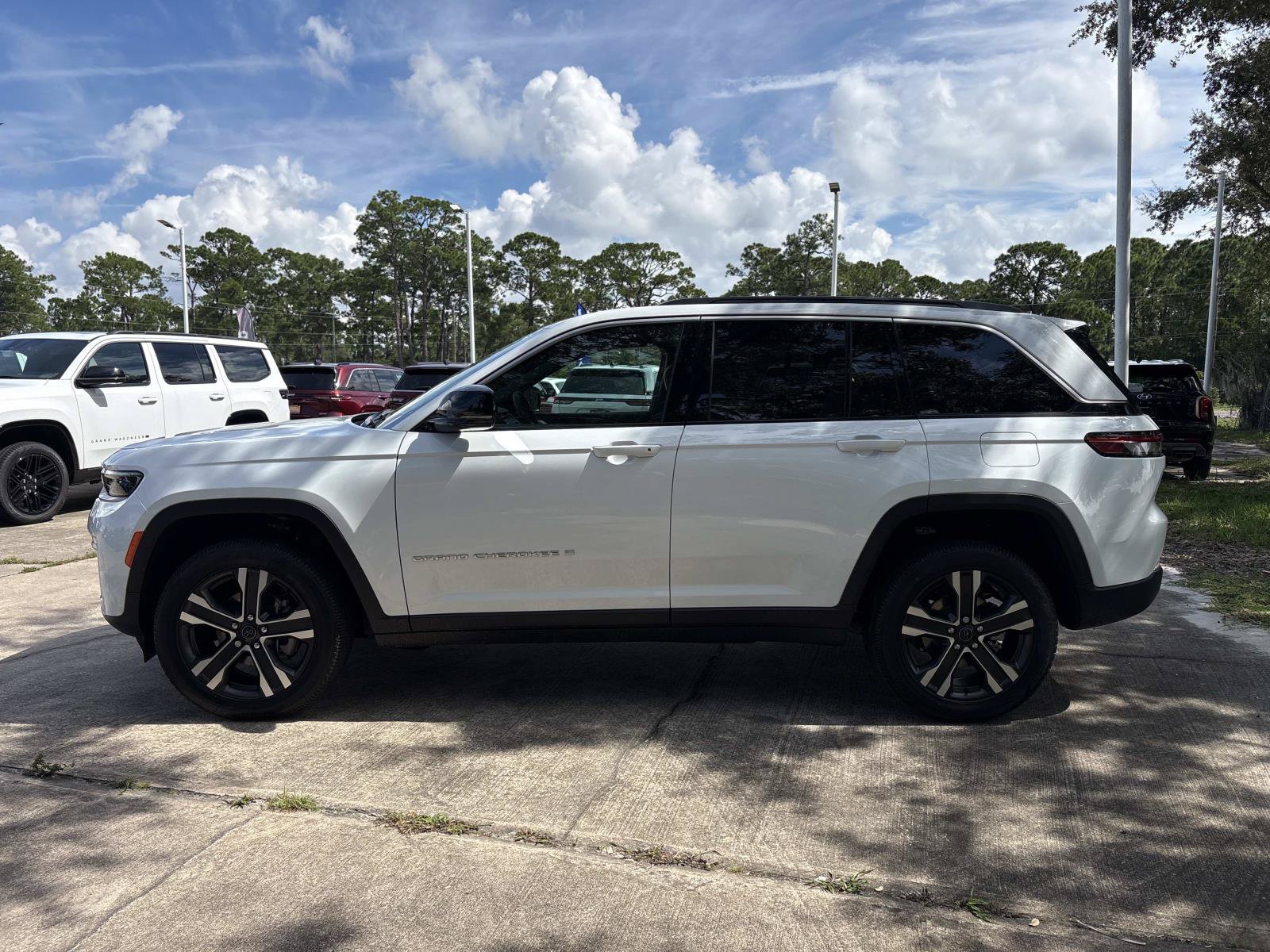 New 2027 Jeep Grand Cherokee Limited RWD image 6