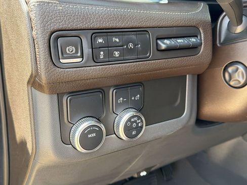 Used 2023 GMC Yukon XL Denali RWD image 18