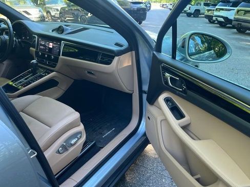 Used 2025 Porsche Macan AWD/4WD image 10