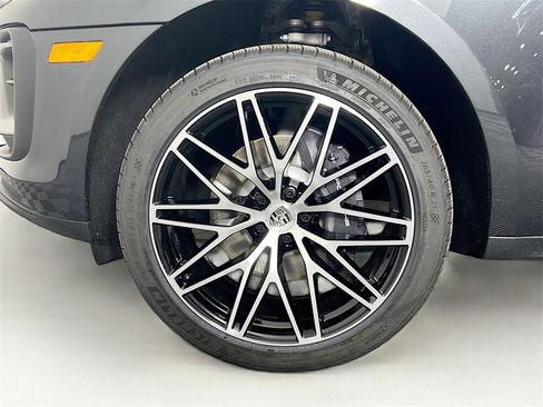 New 2026 Porsche Macan image 33