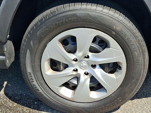 Used 2021 Toyota RAV4 LE w/ Carpet Mat Package (TMS) AWD/4WD image 9