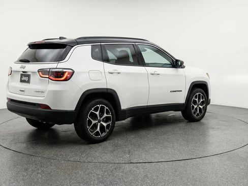 Used 2025 Jeep Compass Limited image 9
