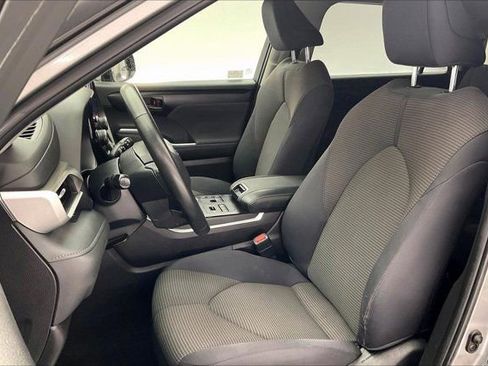 Used 2023 Toyota Highlander LE AWD/4WD image 18