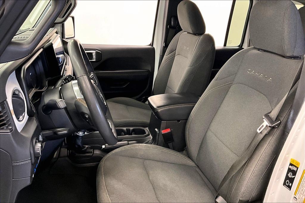 Used 2024 Jeep Wrangler Unlimited Sahara AWD/4WD image 21