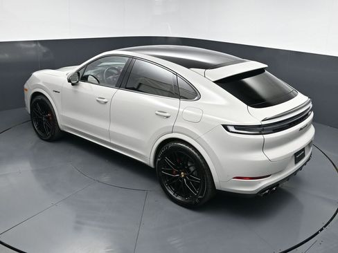 New 2025 Porsche Cayenne S AWD/4WD image 18