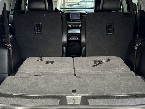 Used 2023 GMC Acadia SLT image 17