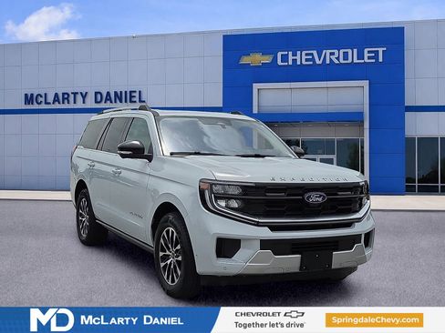 Used 2025 Ford Expedition Platinum AWD/4WD image 1