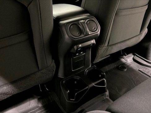 Used 2022 Jeep Gladiator Sport image 34
