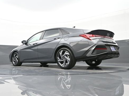 Certified 2025 Hyundai Elantra Sport image 38