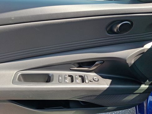 Certified 2025 Hyundai Elantra Sport image 12