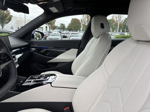 Used 2026 BMW 530i w/ Premium Package RWD image 15