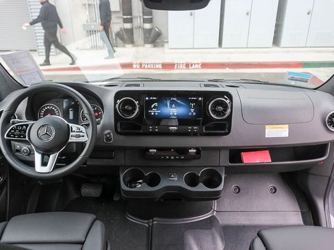 Used 2023 Mercedes-Benz Sprinter 2500 image 5