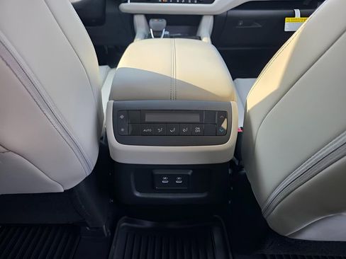 New 2026 Nissan Pathfinder SL image 12