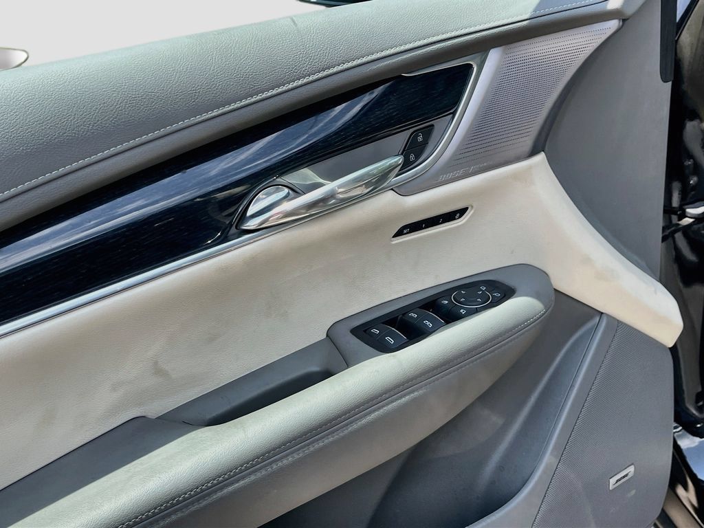 Used 2025 Cadillac XT6 Premium Luxury w/ Technology Package FWD image 18