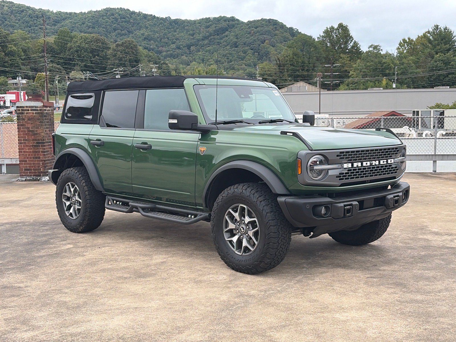 Certified 2023 Ford Bronco Badlands AWD/4WD image 1