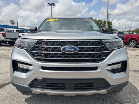 Used 2023 Ford Explorer XLT w/ Equipment Group 202A RWD image 9